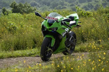 Kawasaki Ninja ZX-6R Standard On-Road Price – Features, Specs
